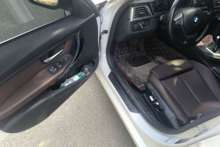 BMW 3 Series 2017 car image #13