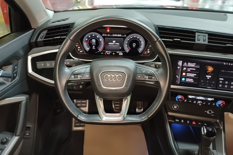 Audi Q3 2021 car image #11