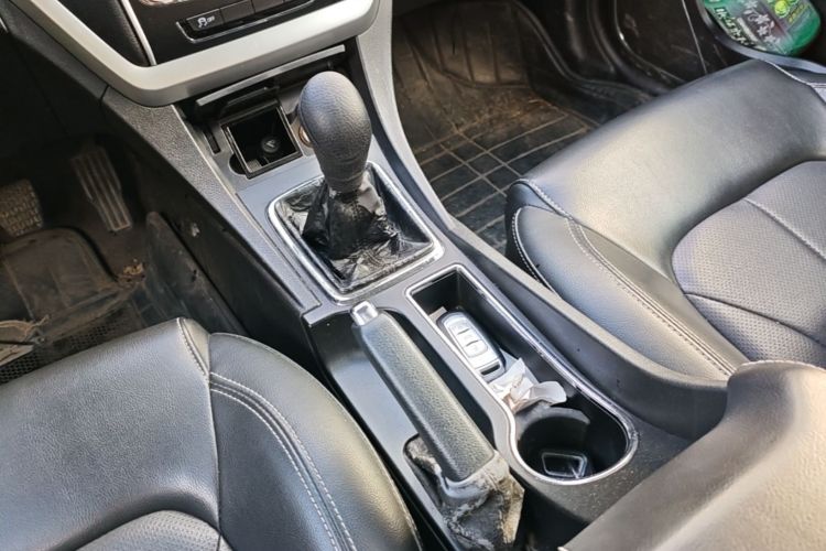 GEELY Emgrand 2016 car image #14