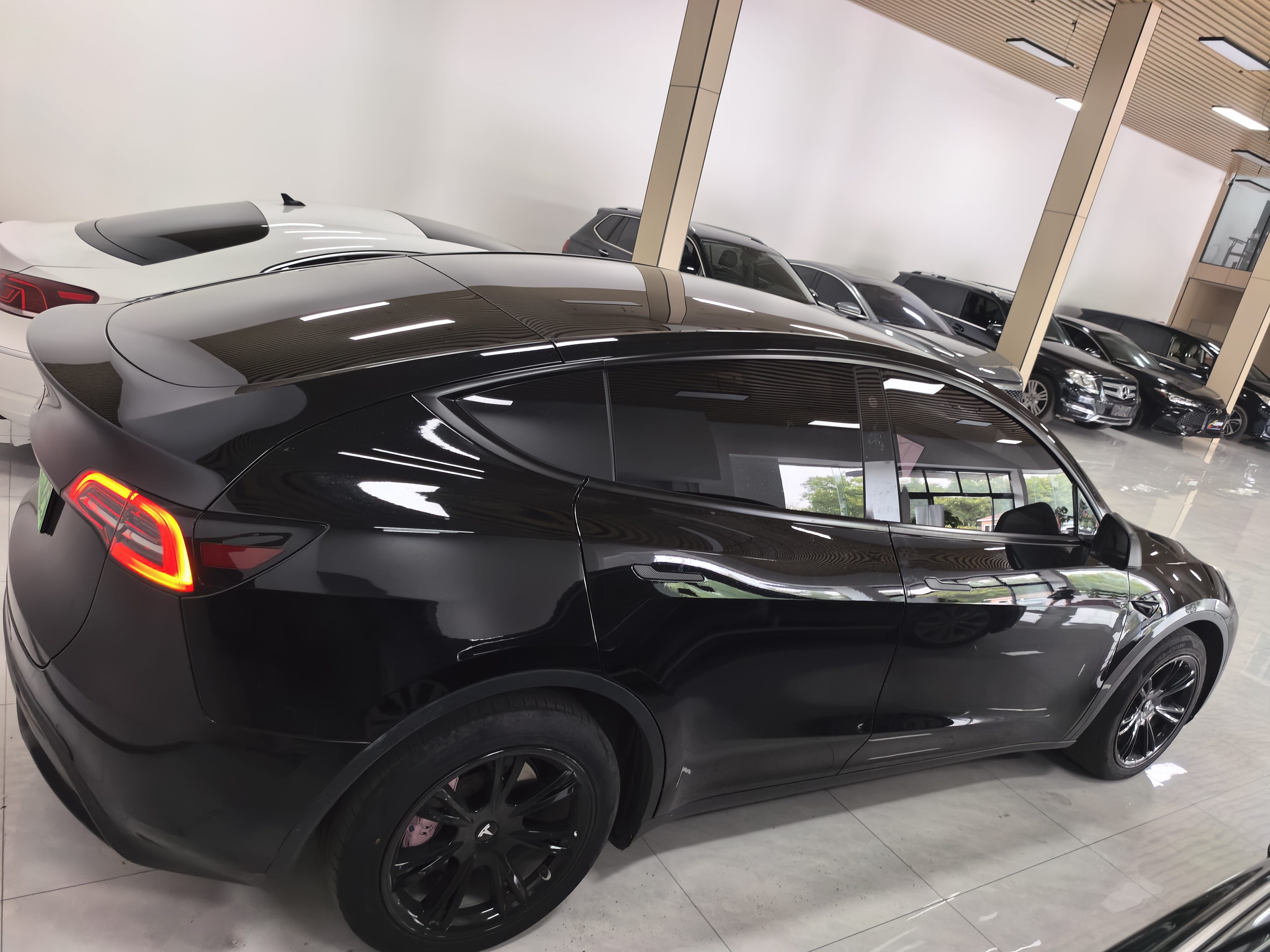 Tesla Model Y 2021 #11 Tesla Model Y 2021 car image #11