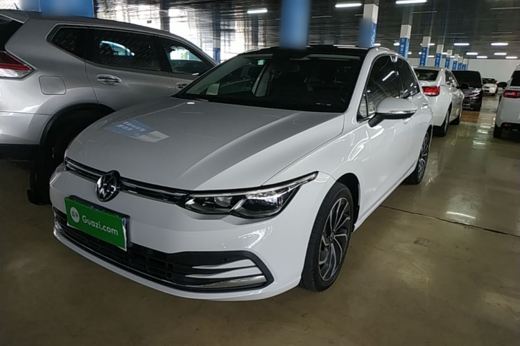 Volkswagen Golf 2022 car image #2