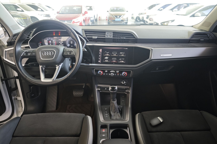 Audi Q3 2020 #11 Audi Q3 2020 car image #11