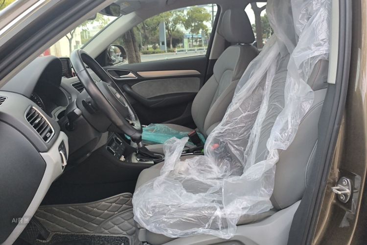 Audi Q3 2016 car image #17