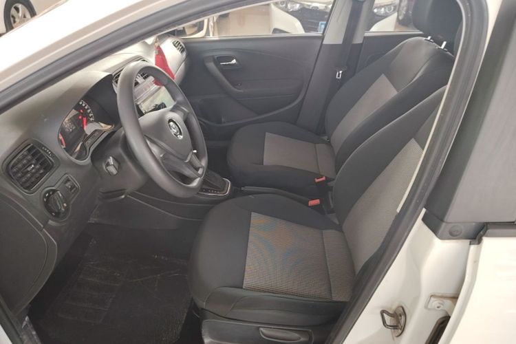 Volkswagen Polo 2018 car image #15