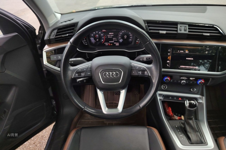 Audi Q3 2021 car image #12