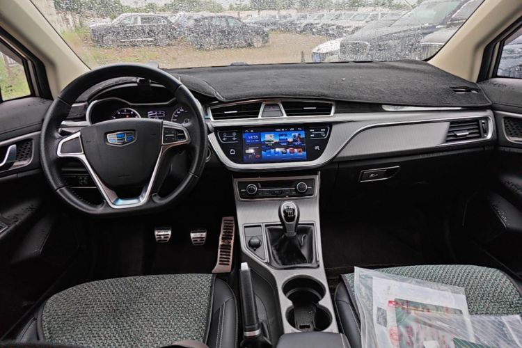 GEELY Emgrand GS 2017 car image #11