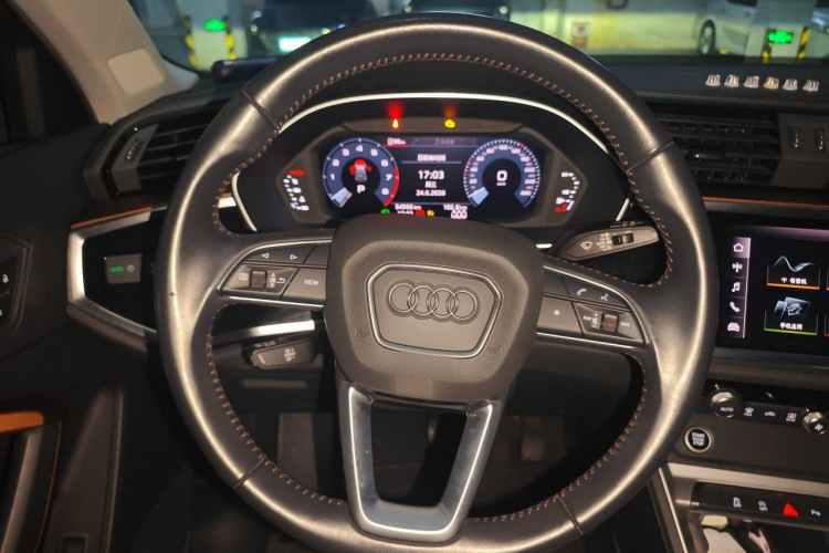 Audi Q3 2021 car image #11