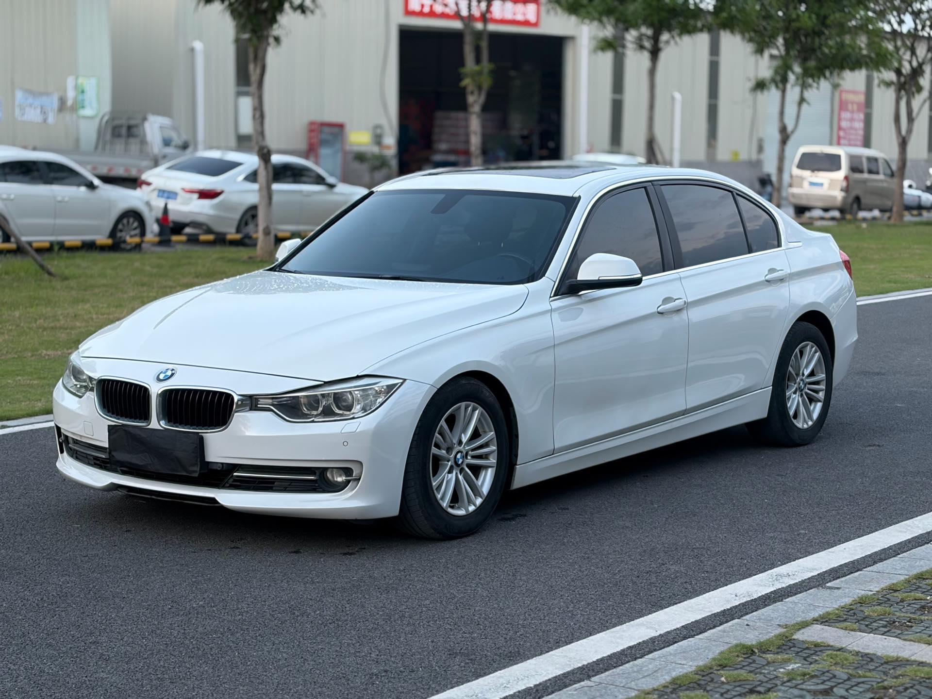 BMW 3 Series 2014 car image 