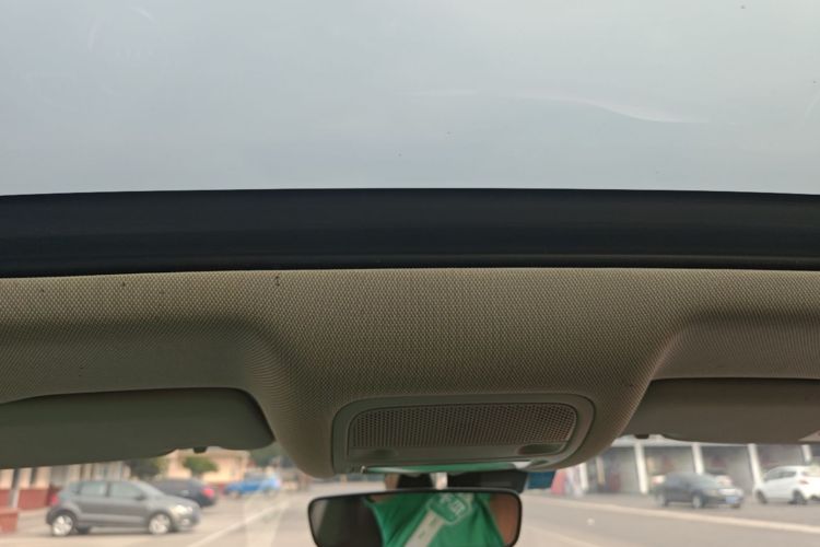 Audi Q3 2019 car image #18