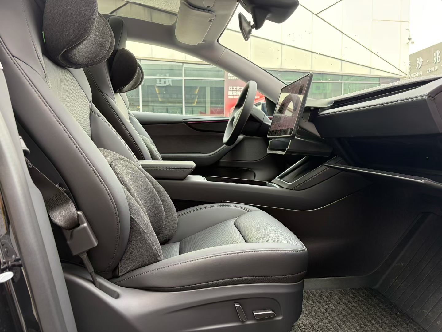 Tesla Model Y 2025 car image #4