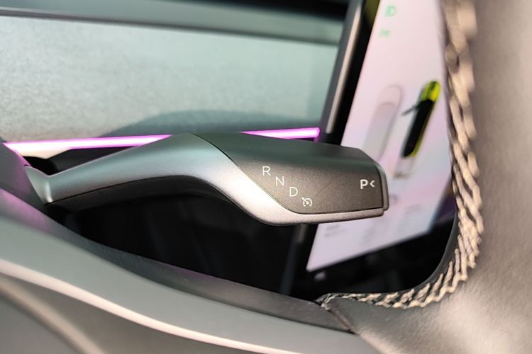 Tesla Model Y 2023 car image #14