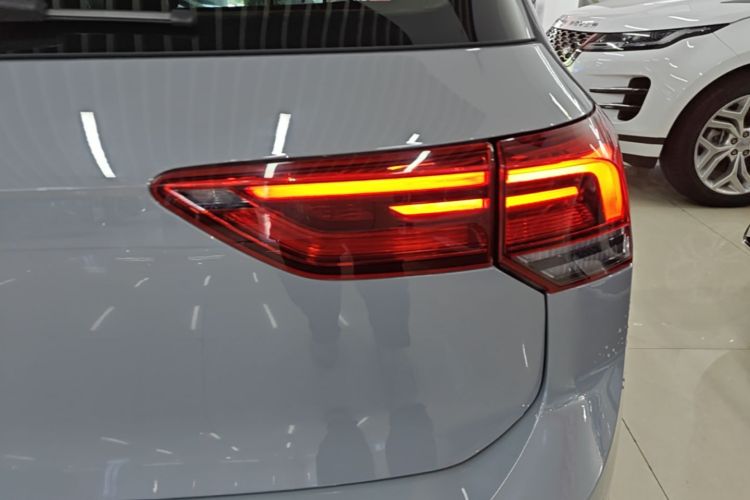 Volkswagen Golf 2021 car image #8