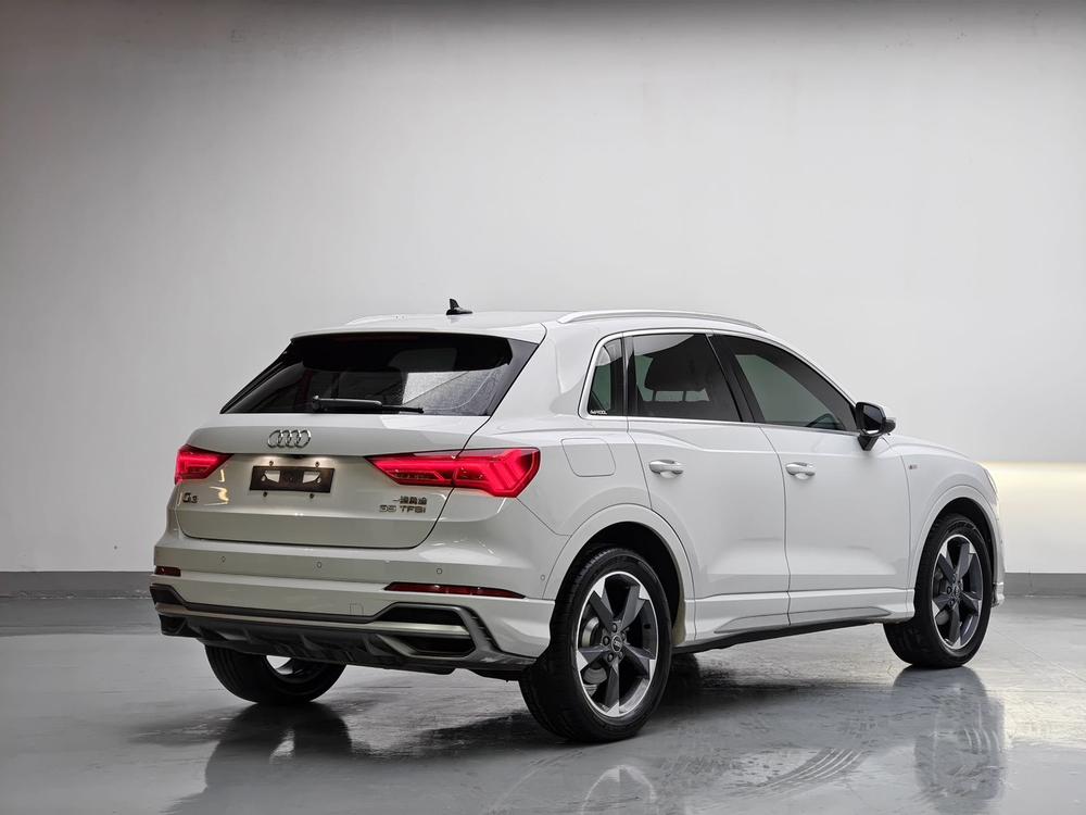 Audi Q3 2023 car image #6