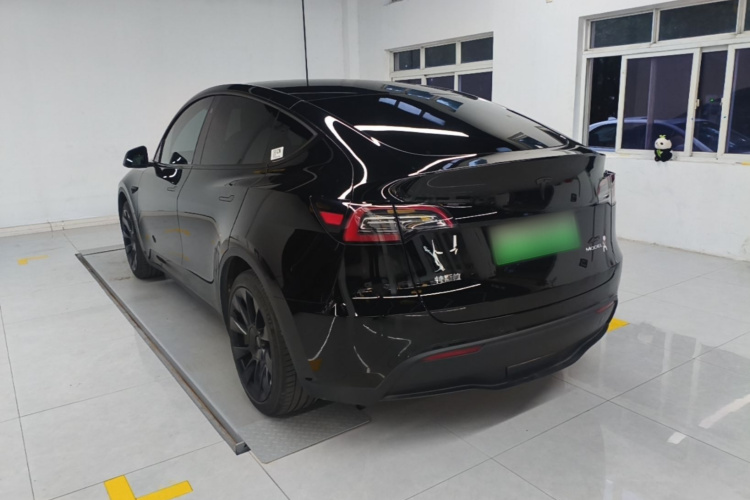 Tesla Model Y 2023 car image #7