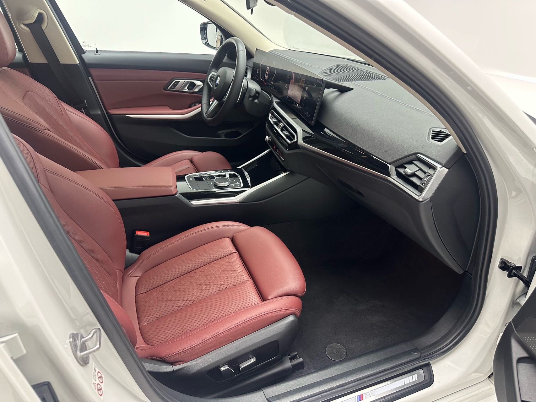 BMW 3 Series 2024 #8 BMW 3 Series 2024 car image #8