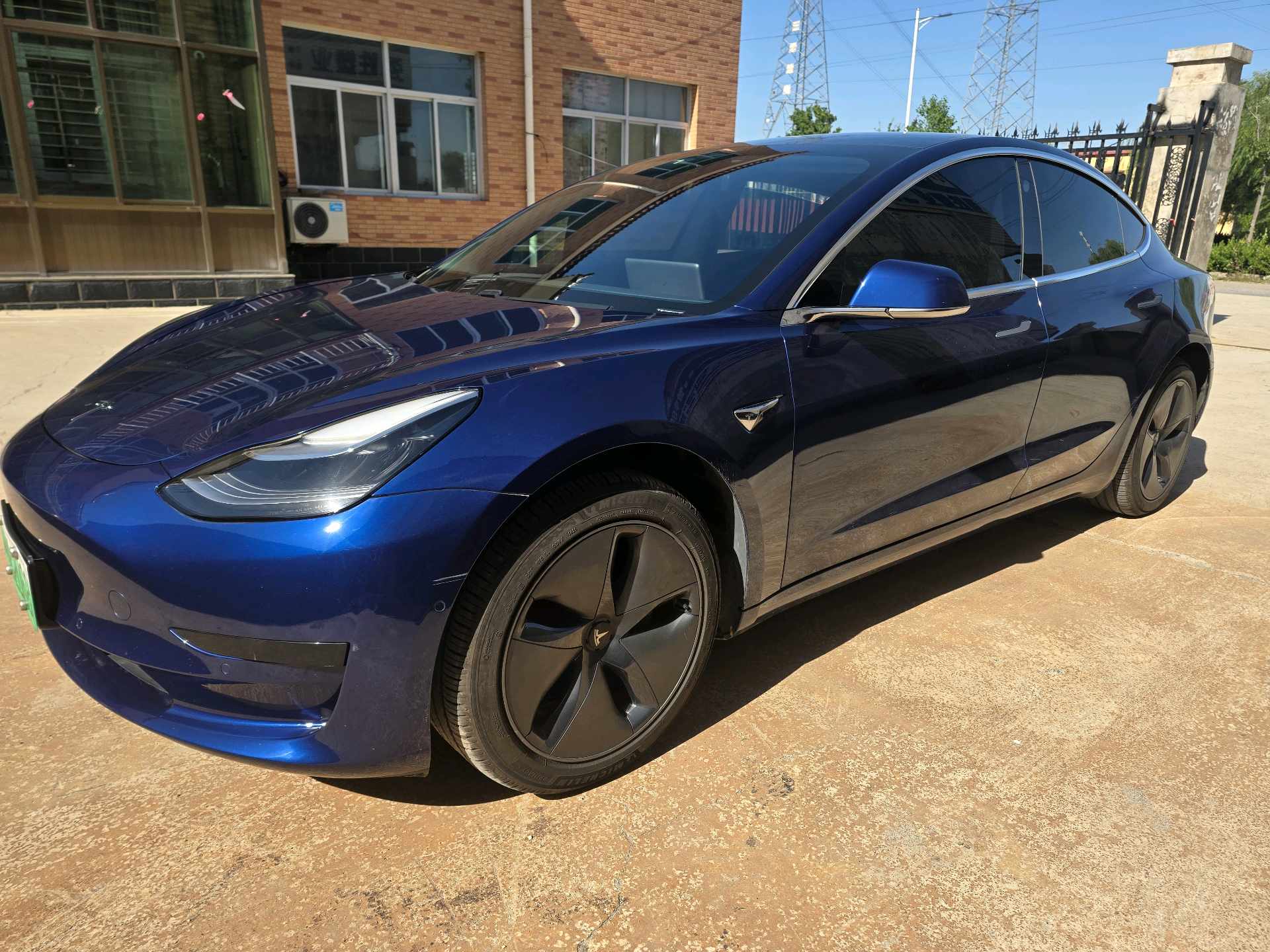 Tesla Model 3 2020 car image 