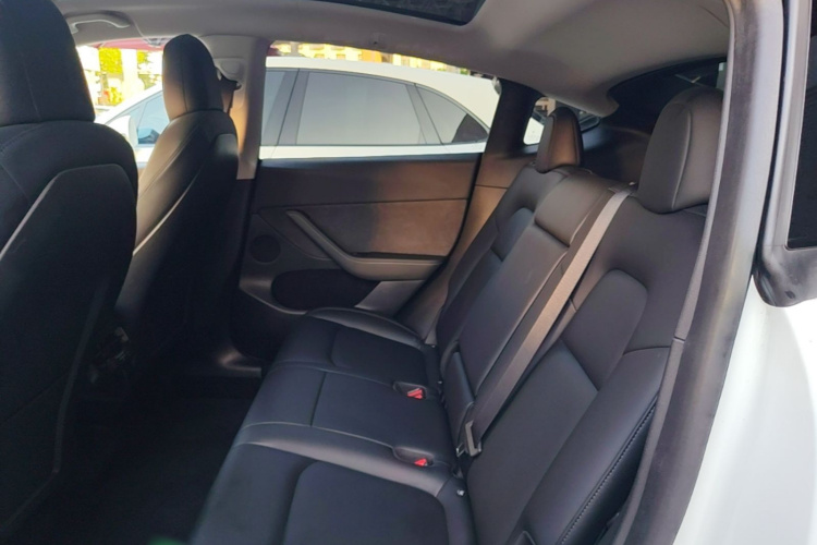 Tesla Model Y 2021 car image #5