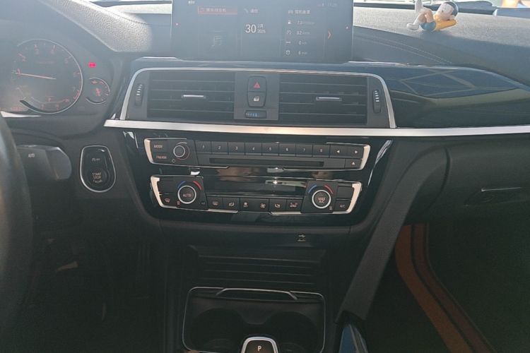 BMW 3 Series 2018 #15 BMW 3 Series 2018 car image #15