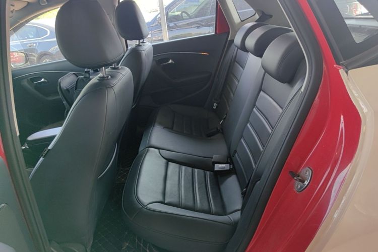 Volkswagen Polo 2017 car image #17