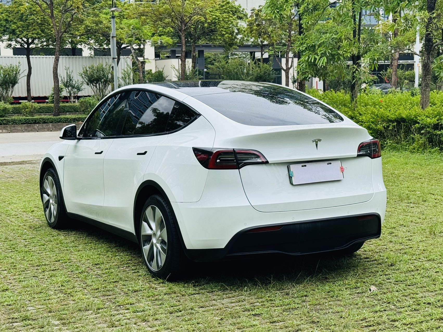 Tesla Model Y 2023 #7 Tesla Model Y 2023 car image #7