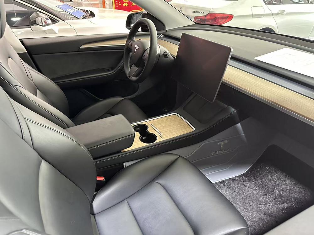 Tesla Model Y 2023 #8 Tesla Model Y 2023 car image #8