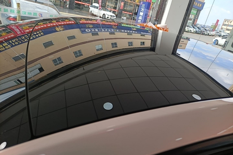 Tesla Model Y 2021 car image #25