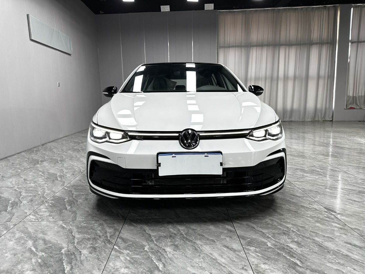 Volkswagen Golf 2023 car image #2