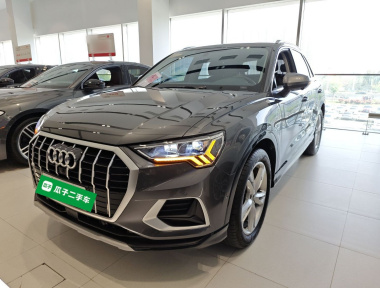Audi Q3 2023 immagine di auto 