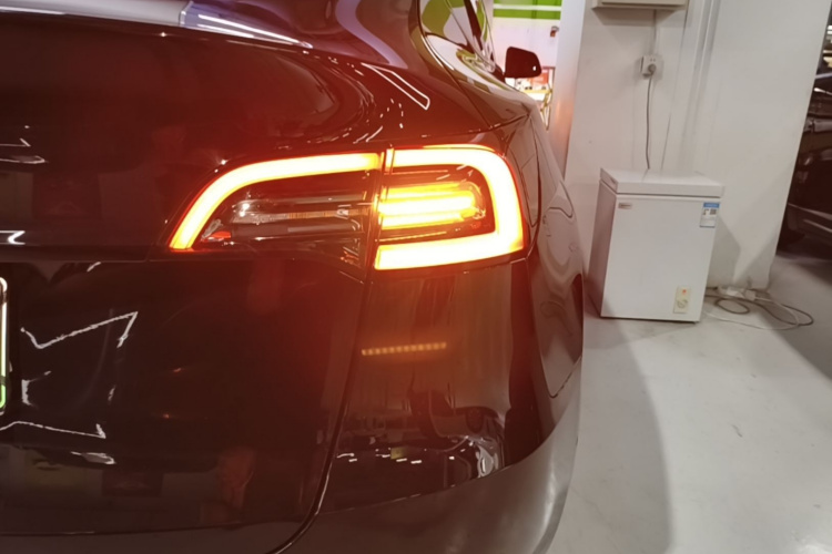 Tesla Model Y 2023 #8 Tesla Model Y 2023 car image #8