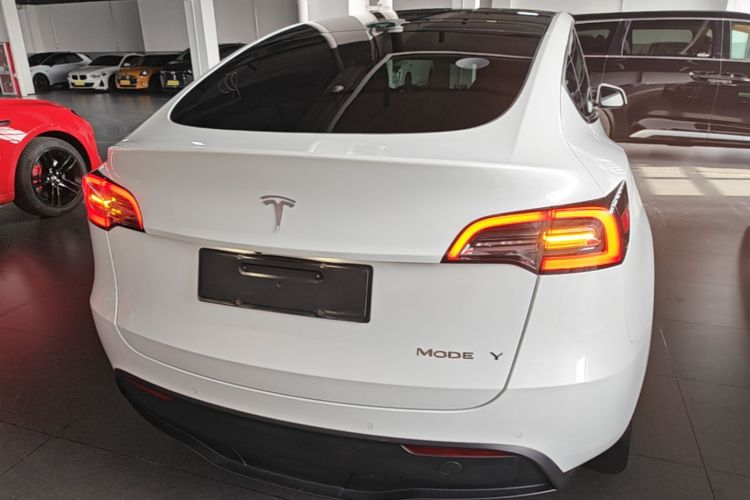 Tesla Model Y 2022 #6 Tesla Model Y 2022 immagine di auto #6