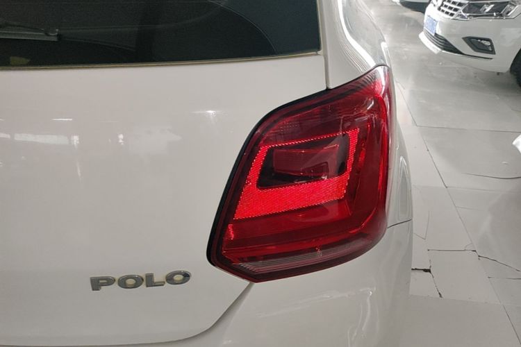 Volkswagen Polo 2017 car image #8