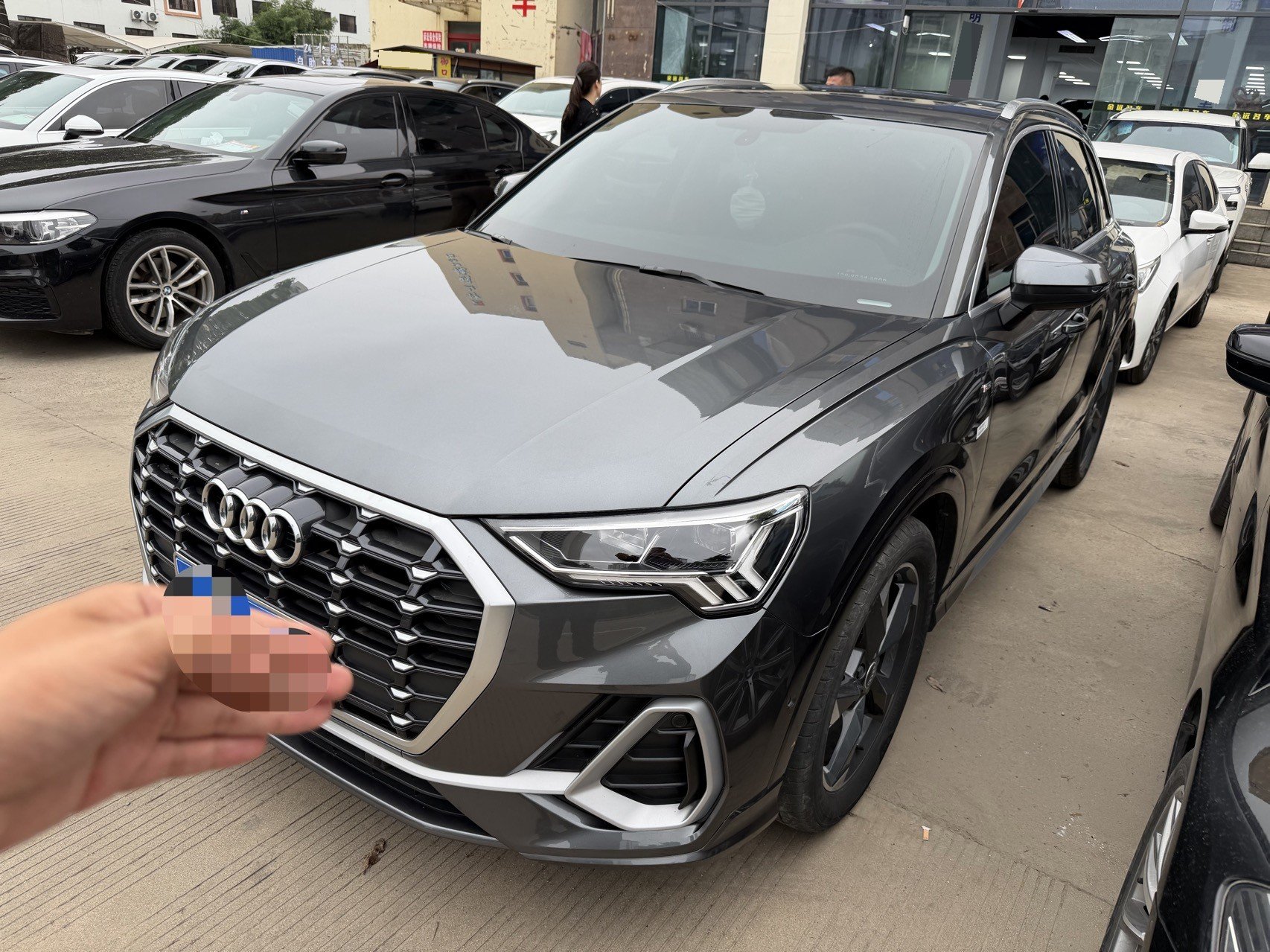 Audi Q3 2022 car image 