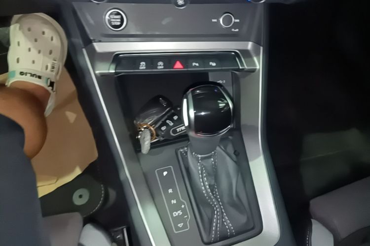 Audi Q3 2023 car image #14