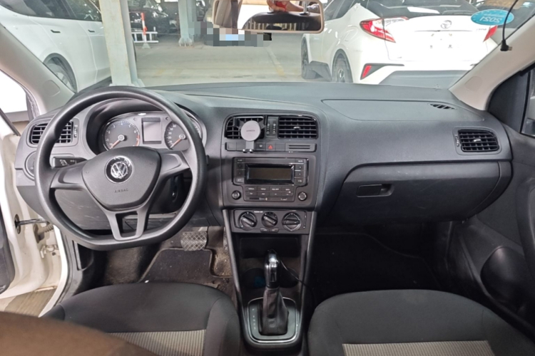 Volkswagen Polo 2017 car image #11