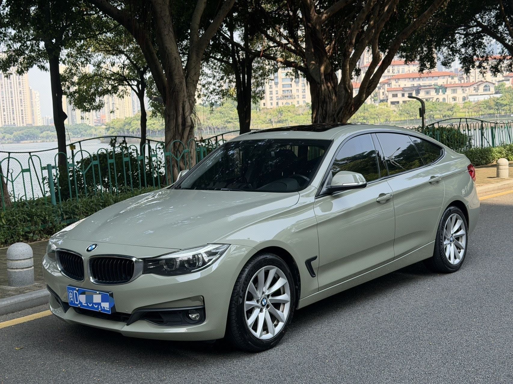 BMW 3 Series GT 2018 car image 