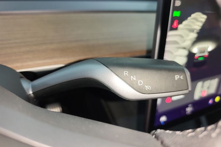 Tesla Model Y 2021 #14 Tesla Model Y 2021 car image #14