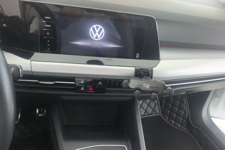 Volkswagen Golf 2021 car image #21