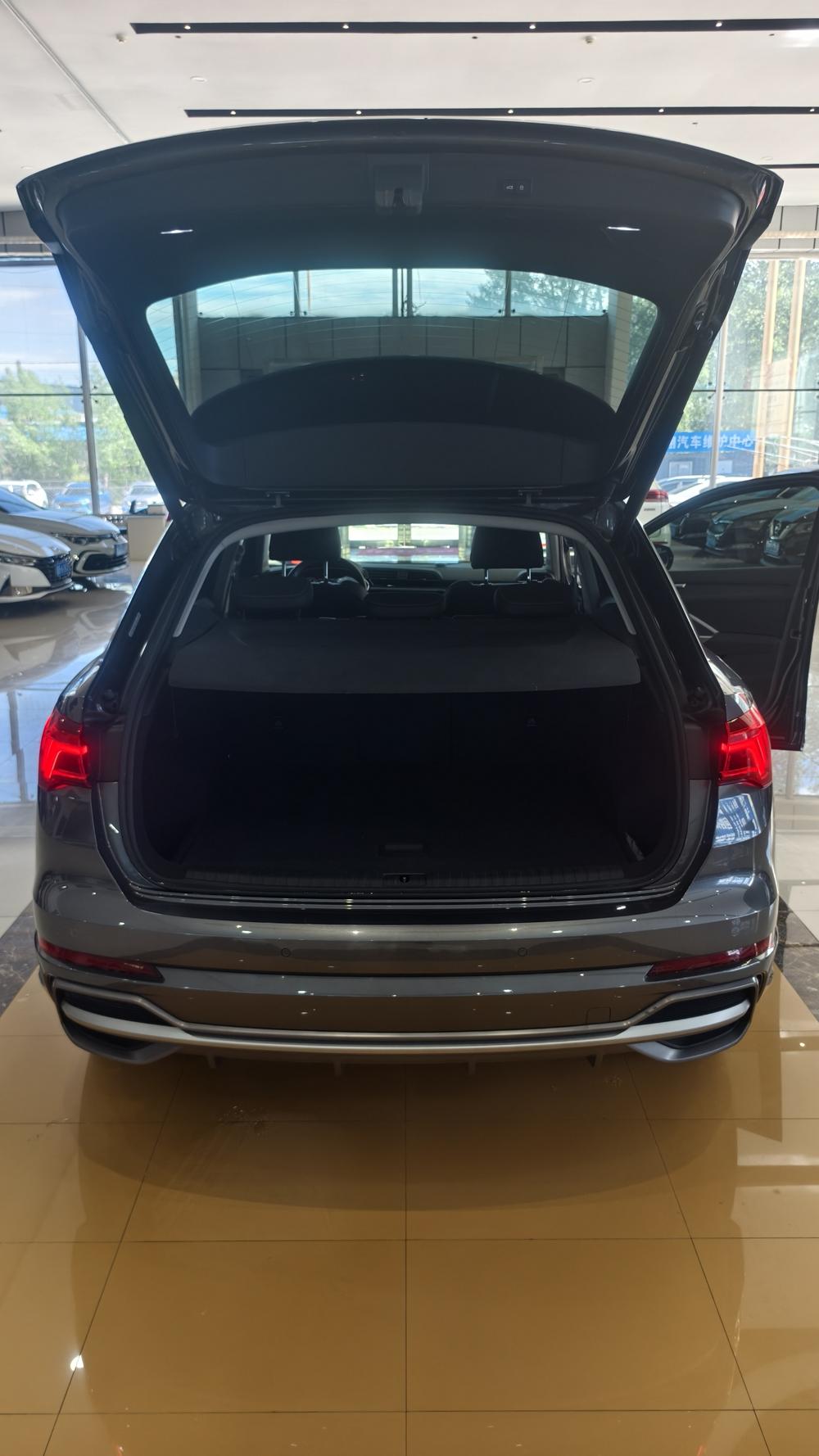 Audi Q3 2022 car image #21
