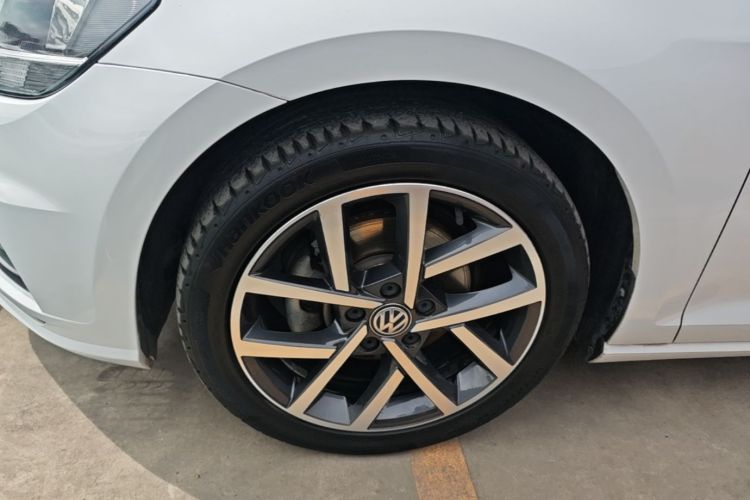 Volkswagen Golf 2020 car image #9