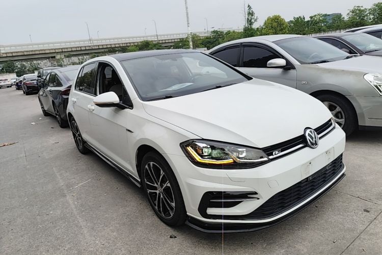 Volkswagen Golf 2020 car image #4