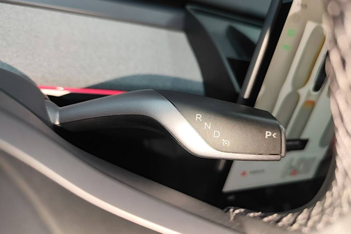 Tesla Model Y 2024 car image #20