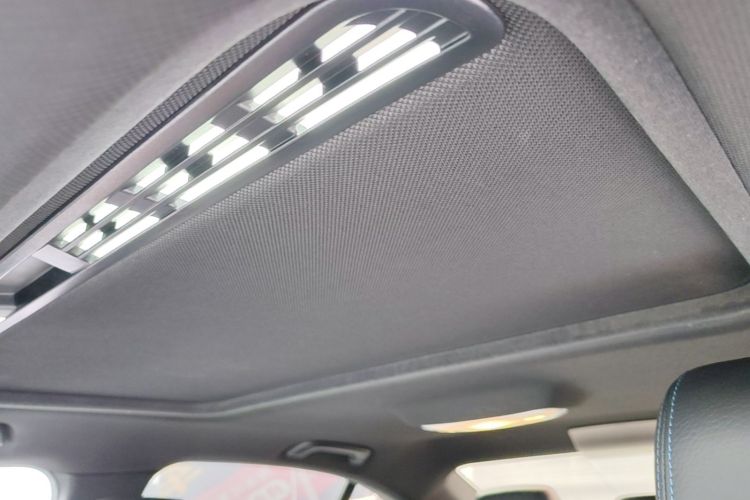 BMW 3 Series 2018 car image #18