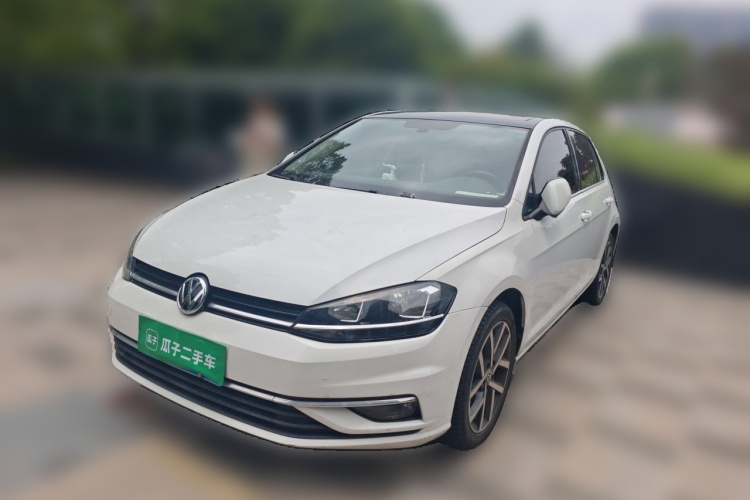 Volkswagen Golf 2018 car image #2