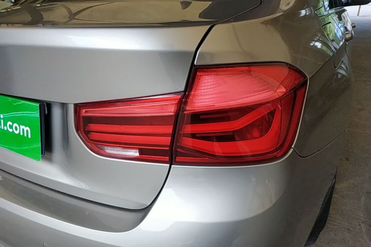 BMW 3 Series 2018 car image #8