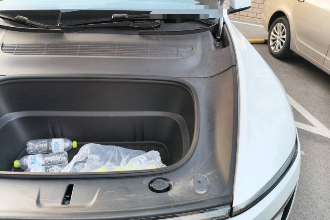 Tesla Model Y 2025 #12 Tesla Model Y 2025 car image #12