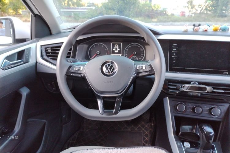 Volkswagen Polo 2022 car image #12
