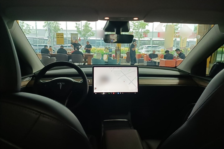 Tesla Model Y 2021 #10 Tesla Model Y 2021 car image #10