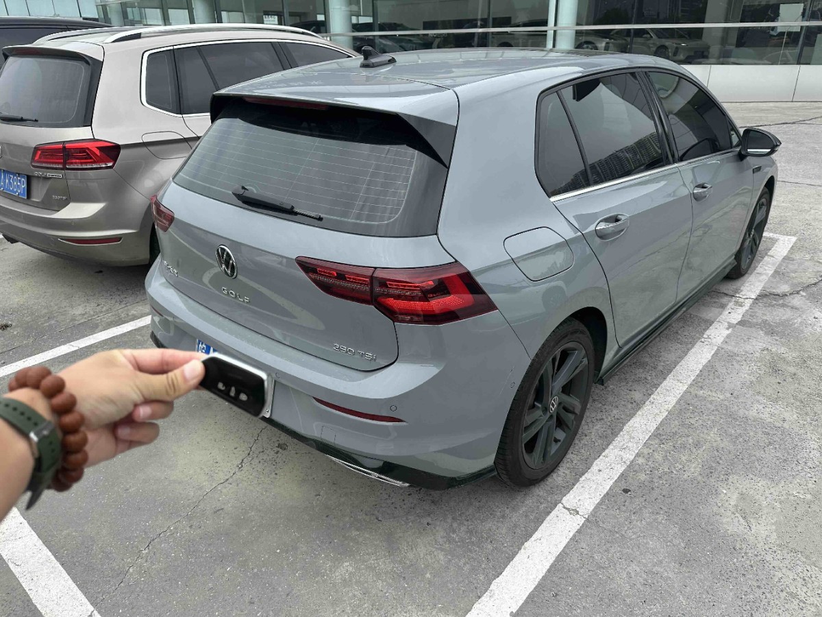 Volkswagen Golf 2023 car image #7