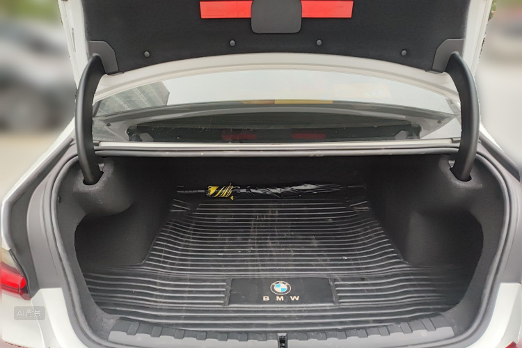 BMW 3 Series 2021 car image #21