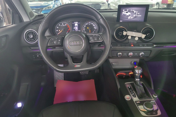 Audi A3 2019 car image #12